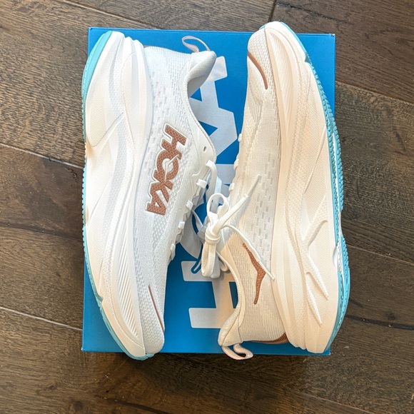 Hoka Skyflow white/gold sneakers size 10 women’s brand new in box - Picture 2 of 6